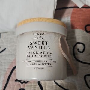 Sweet Vanilla Exfoliating Body Scrub With Spoon
